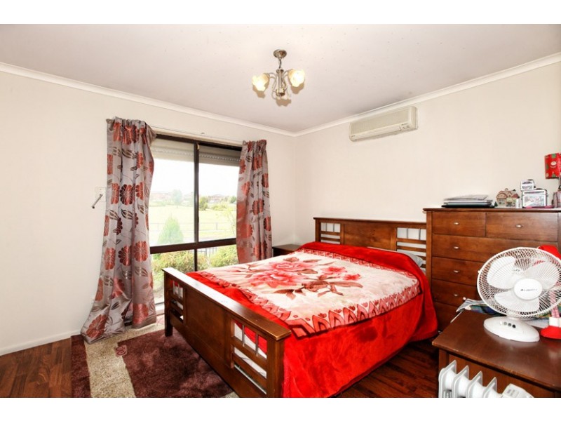 2 Banksia Place, Meadow Heights VIC 3048