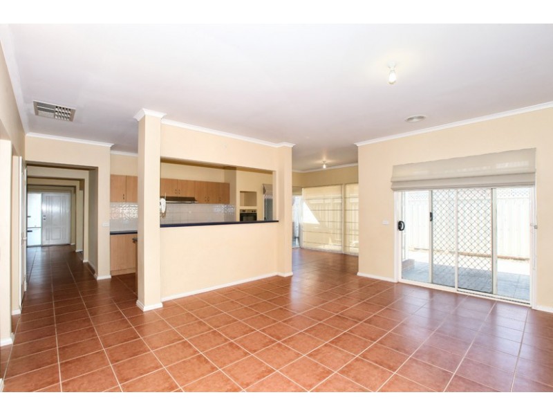 51 Woodlea Crescent, Craigieburn VIC 3064