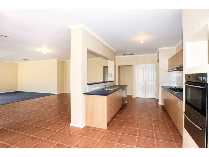 51 Woodlea Crescent, Craigieburn VIC 3064