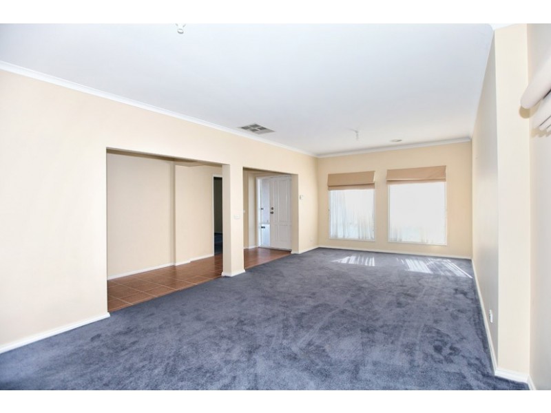 51 Woodlea Crescent, Craigieburn VIC 3064