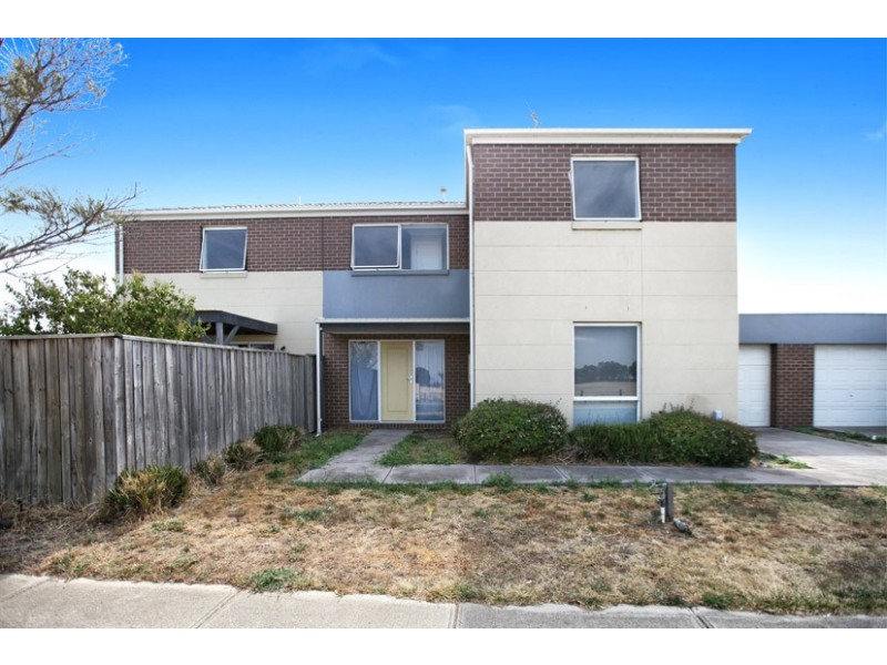 38 Lakeside Drive, Roxburgh Park VIC 3064