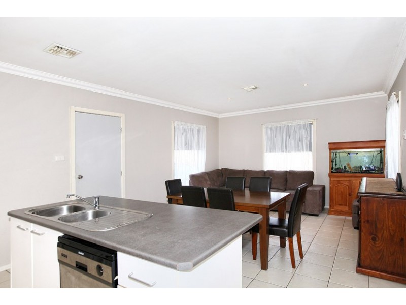 38 Lakeside Drive, Roxburgh Park VIC 3064