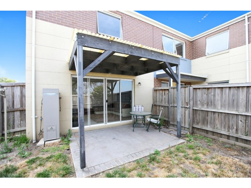 38 Lakeside Drive, Roxburgh Park VIC 3064