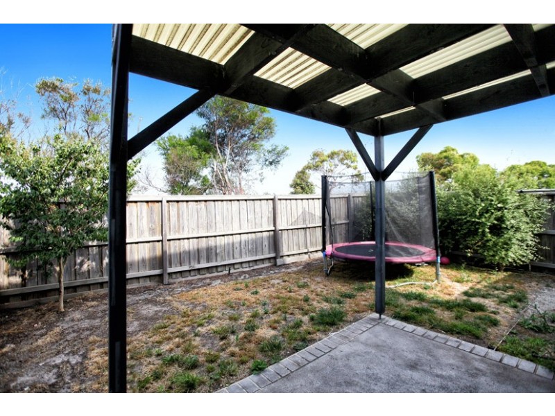 38 Lakeside Drive, Roxburgh Park VIC 3064