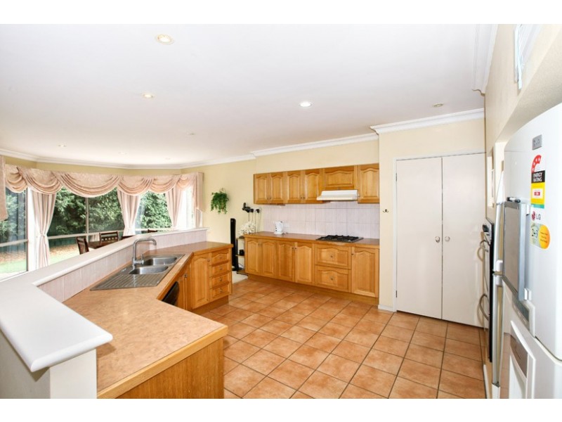 8 Mensa Court, Roxburgh Park VIC 3064