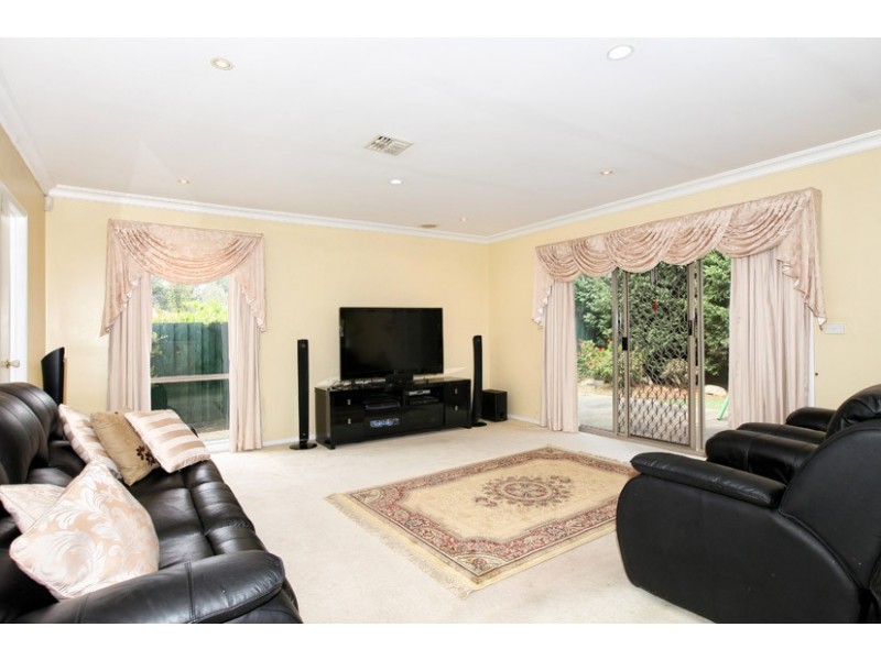 8 Mensa Court, Roxburgh Park VIC 3064