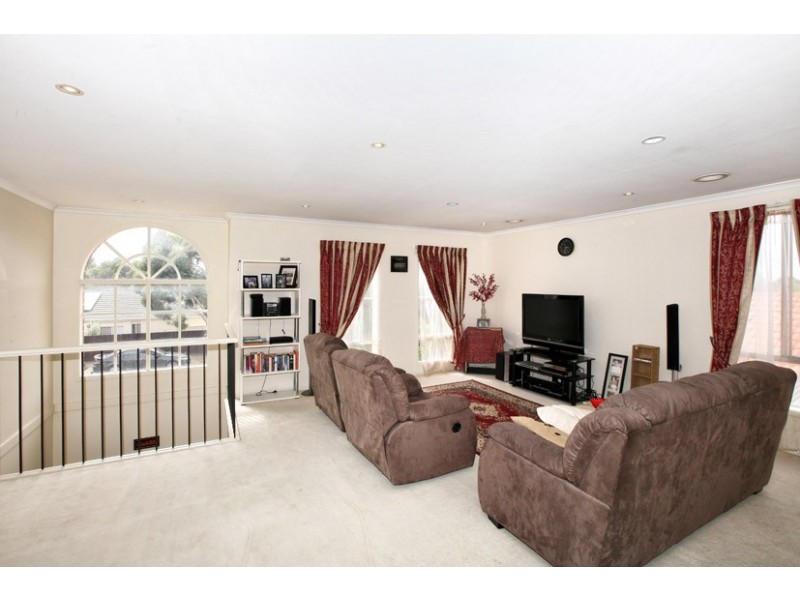 8 Mensa Court, Roxburgh Park VIC 3064