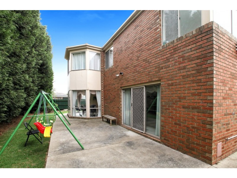 8 Mensa Court, Roxburgh Park VIC 3064