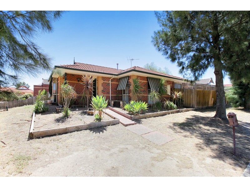 7 Satterly Way, Roxburgh Park VIC 3064