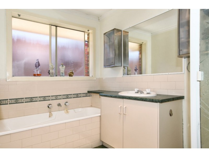 7 Satterly Way, Roxburgh Park VIC 3064