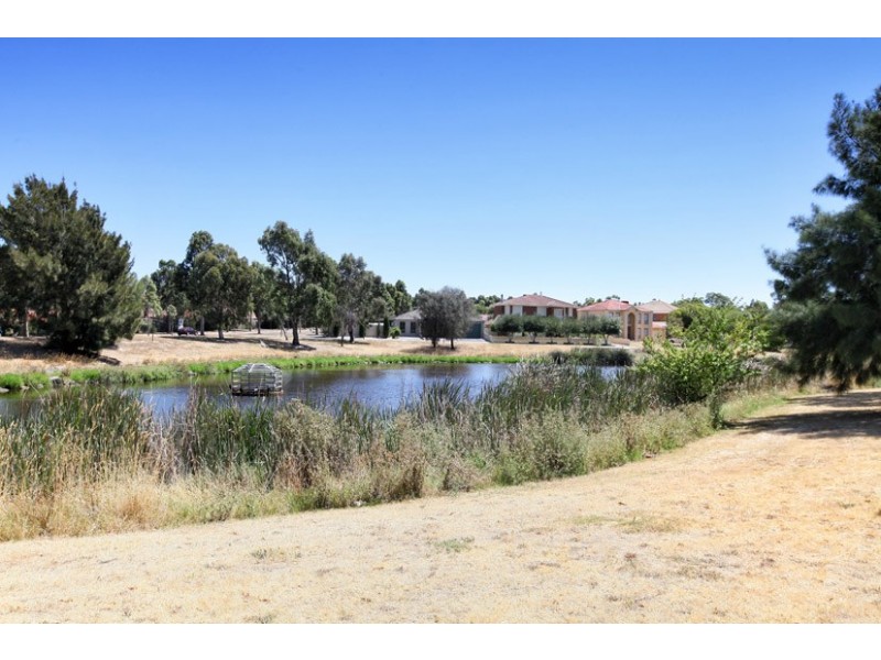 7 Satterly Way, Roxburgh Park VIC 3064