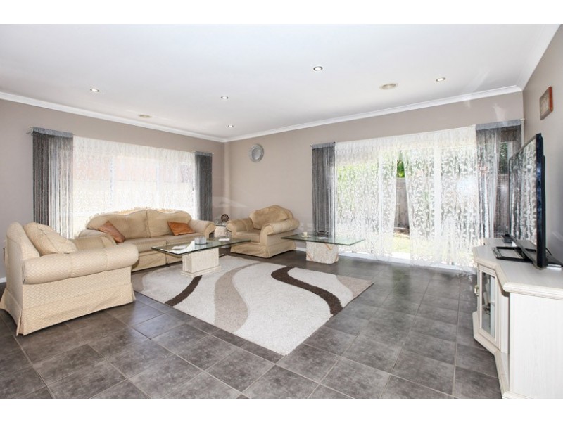 9 Acland Street, Craigieburn VIC 3064