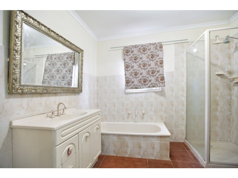 12 Thames Way, Roxburgh Park VIC 3064