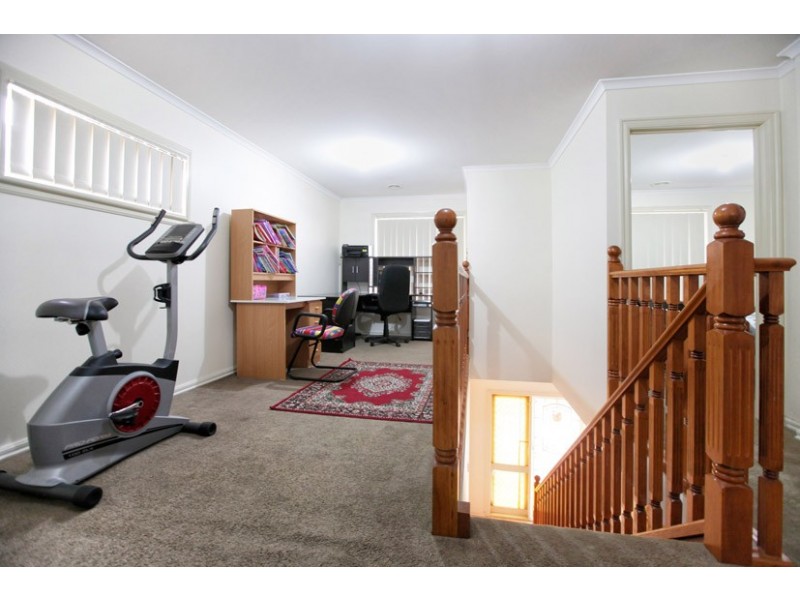 12 Thames Way, Roxburgh Park VIC 3064