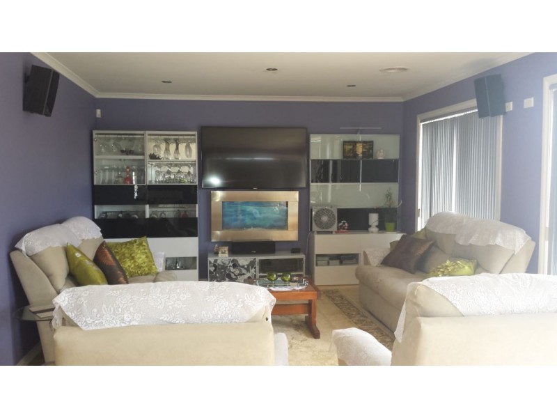 32 Thames Way, Roxburgh Park VIC 3064