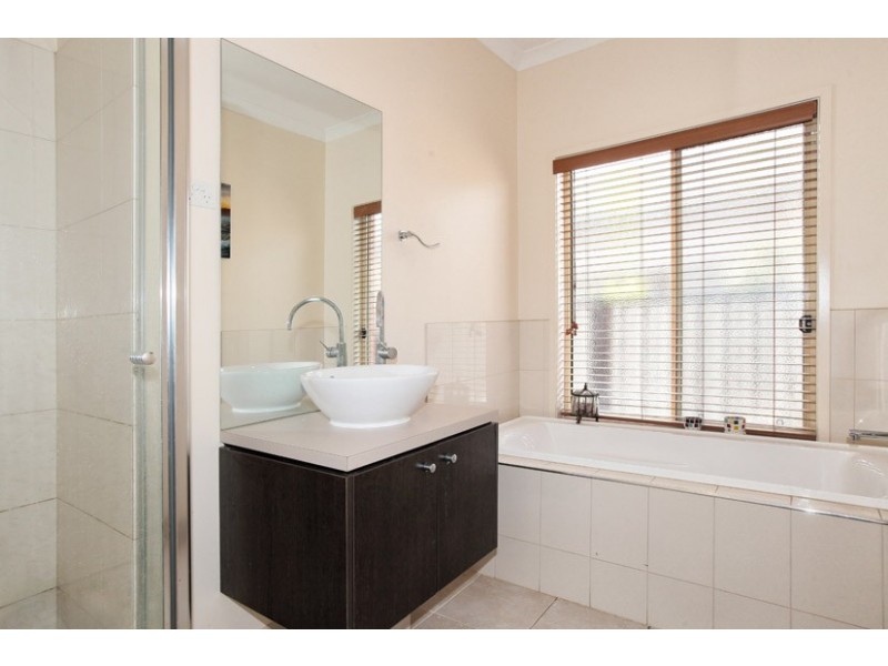 32 Ardsley Circuit, Craigieburn VIC 3064