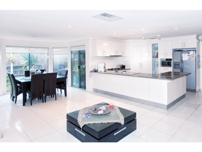11 Conroy place, Roxburgh Park VIC 3064