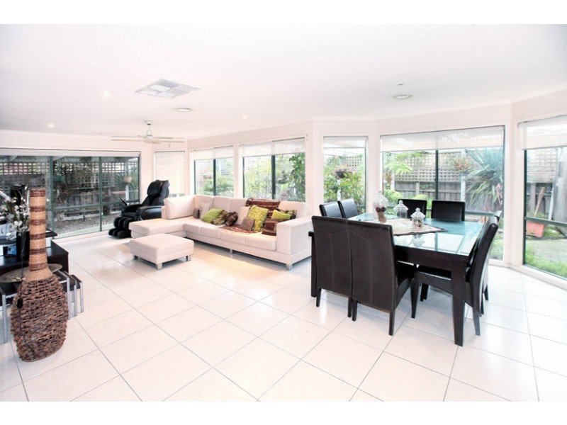 11 Conroy place, Roxburgh Park VIC 3064