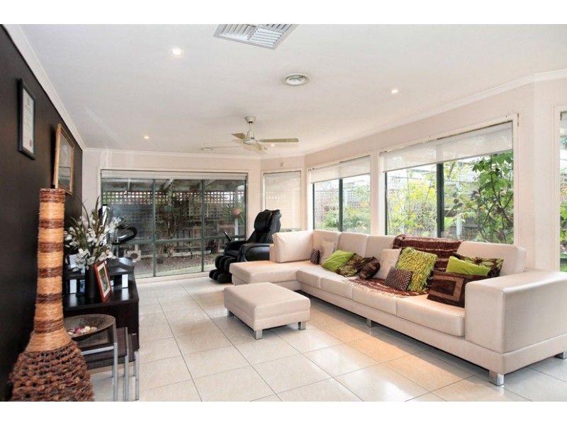 11 Conroy place, Roxburgh Park VIC 3064