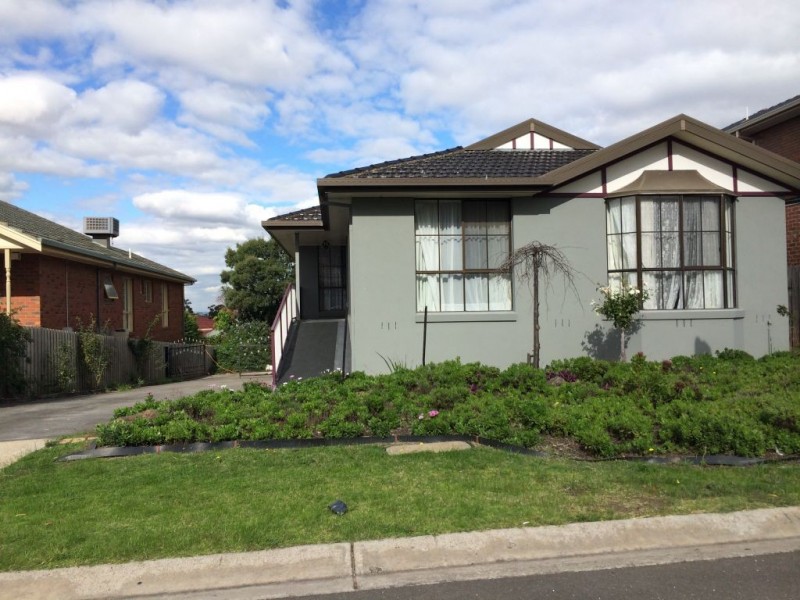 8 Reynolds Court, Roxburgh Park VIC 3064