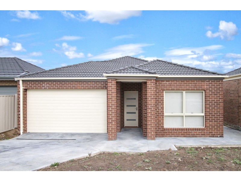 18 Discovery Close, Craigieburn VIC 3064