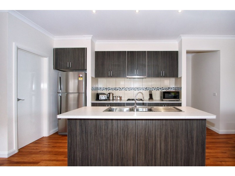 18 Discovery Close, Craigieburn VIC 3064