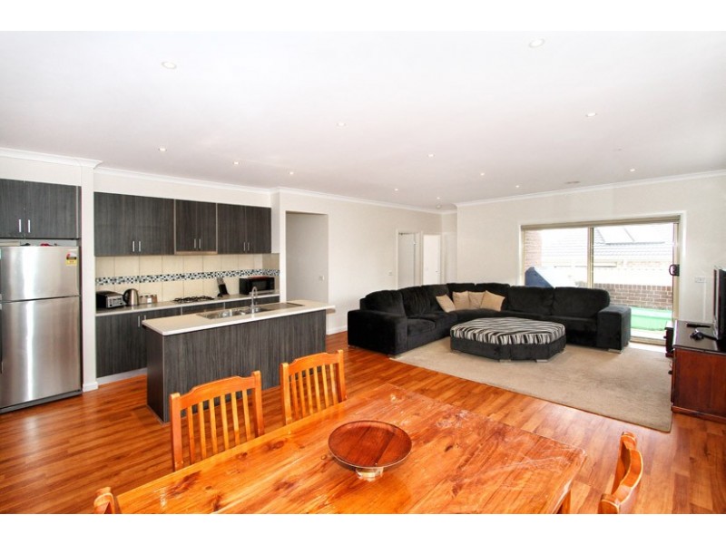 18 Discovery Close, Craigieburn VIC 3064