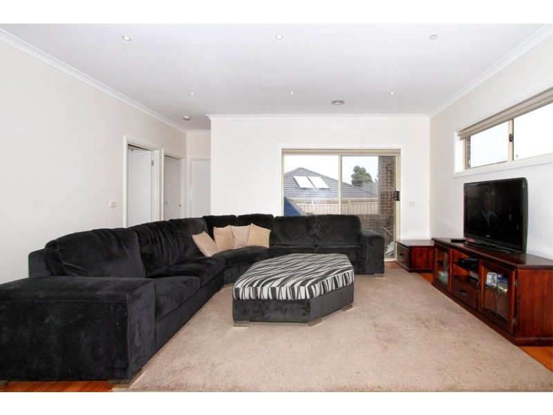 18 Discovery Close, Craigieburn VIC 3064