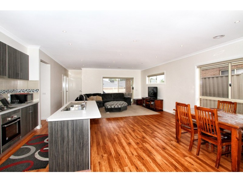 18 Discovery Close, Craigieburn VIC 3064