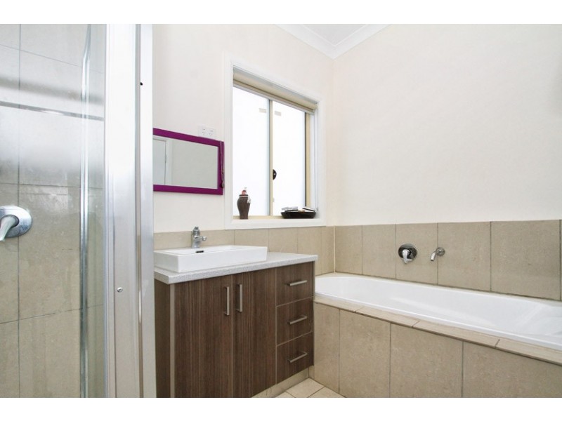 18 Discovery Close, Craigieburn VIC 3064