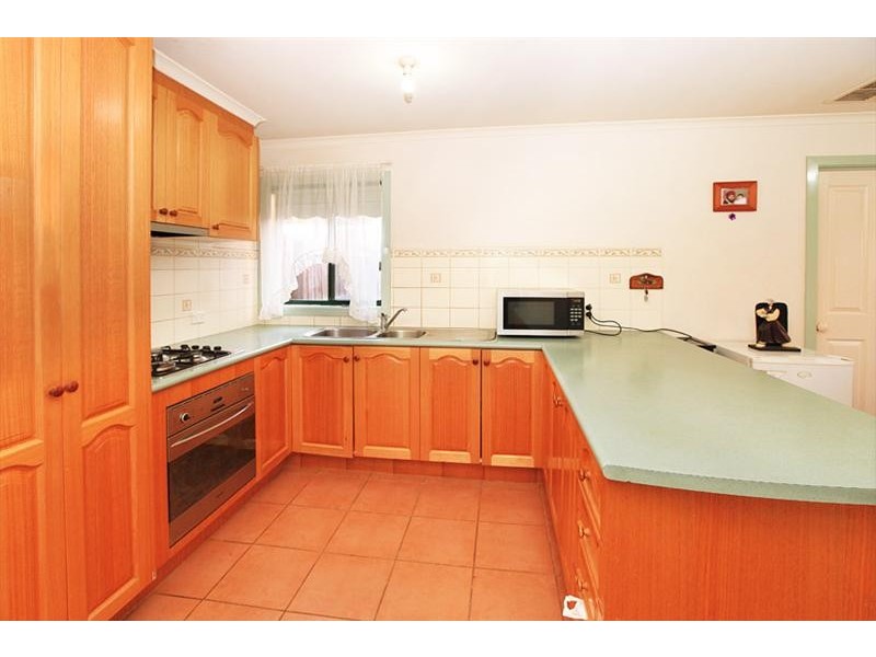 16 Mackellar Drive, Roxburgh Park VIC 3064