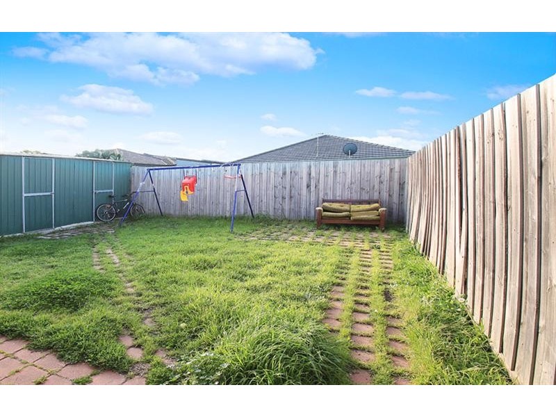 16 Mackellar Drive, Roxburgh Park VIC 3064