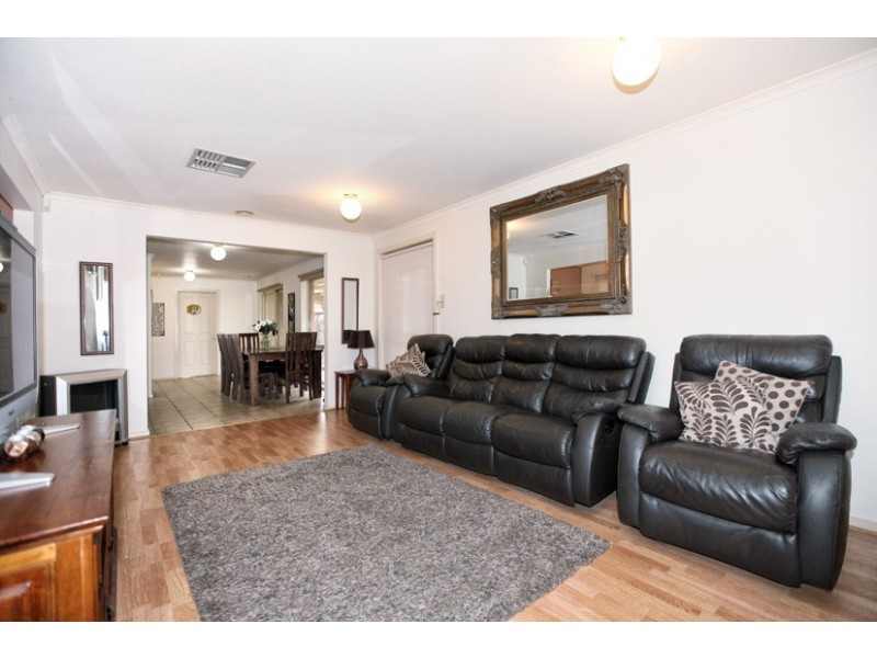 3 Volantis Crescent, Roxburgh Park VIC 3064