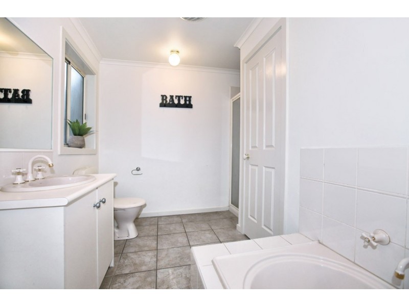 3 Volantis Crescent, Roxburgh Park VIC 3064