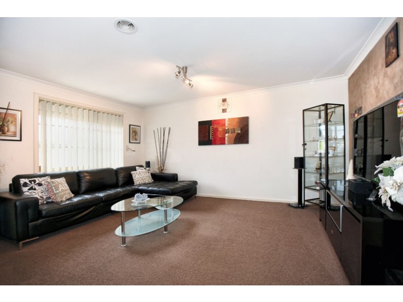 34 Lockwood Drive, Roxburgh Park VIC 3064