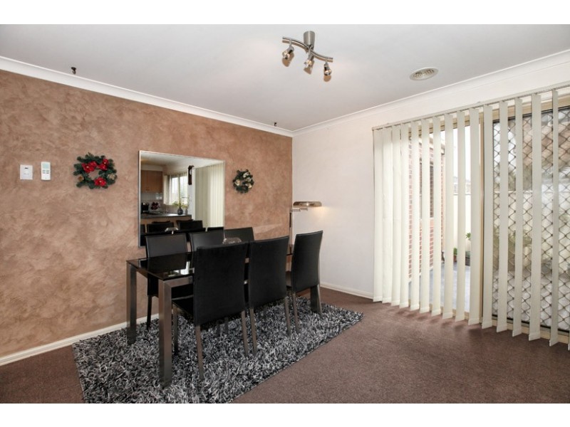 34 Lockwood Drive, Roxburgh Park VIC 3064