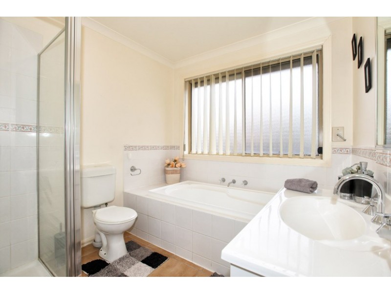 34 Lockwood Drive, Roxburgh Park VIC 3064