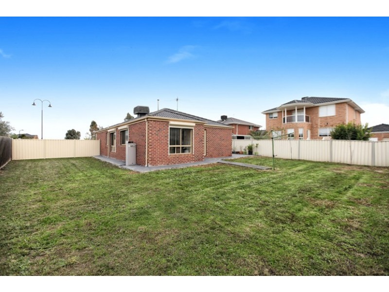 34 Lockwood Drive, Roxburgh Park VIC 3064