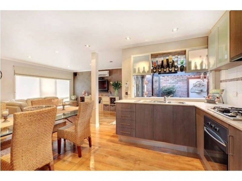 9 Devon Court, Meadow Heights VIC 3048
