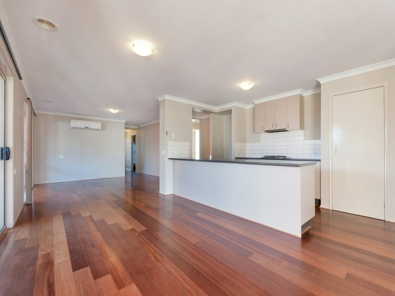 17 Millstream Pass, Craigieburn VIC 3064