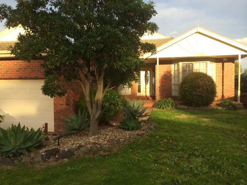 10 Reynolds Court, Roxburgh Park VIC 3064