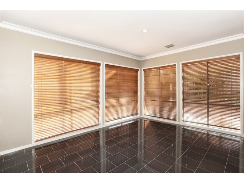 8 Castlehill Avenue, Greenvale VIC 3059