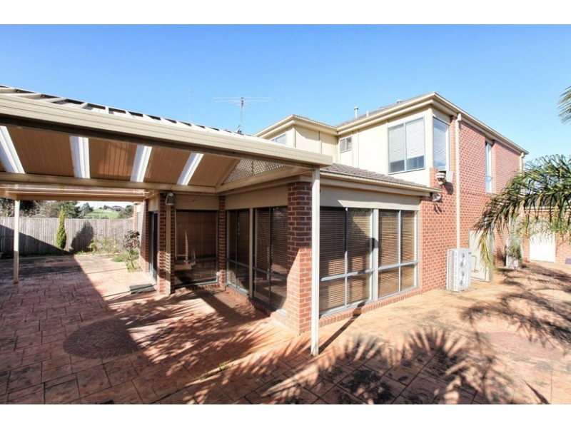 8 Castlehill Avenue, Greenvale VIC 3059