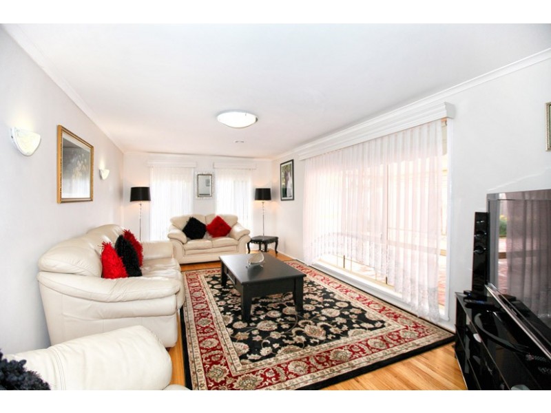 24 Rearden Crescent, Roxburgh Park VIC 3064