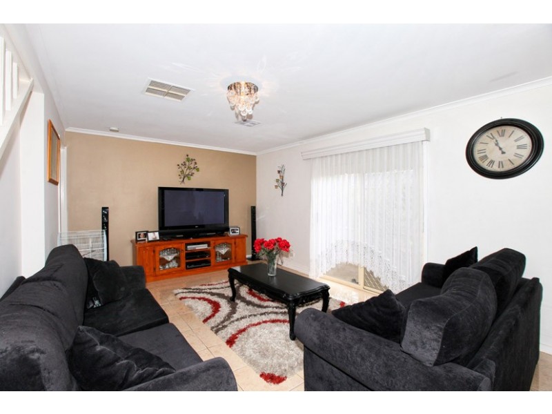 24 Rearden Crescent, Roxburgh Park VIC 3064