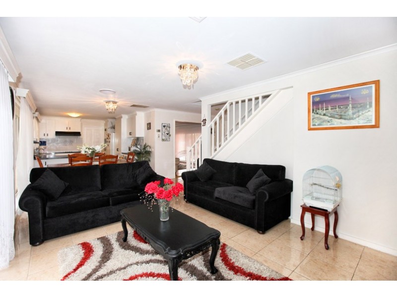 24 Rearden Crescent, Roxburgh Park VIC 3064
