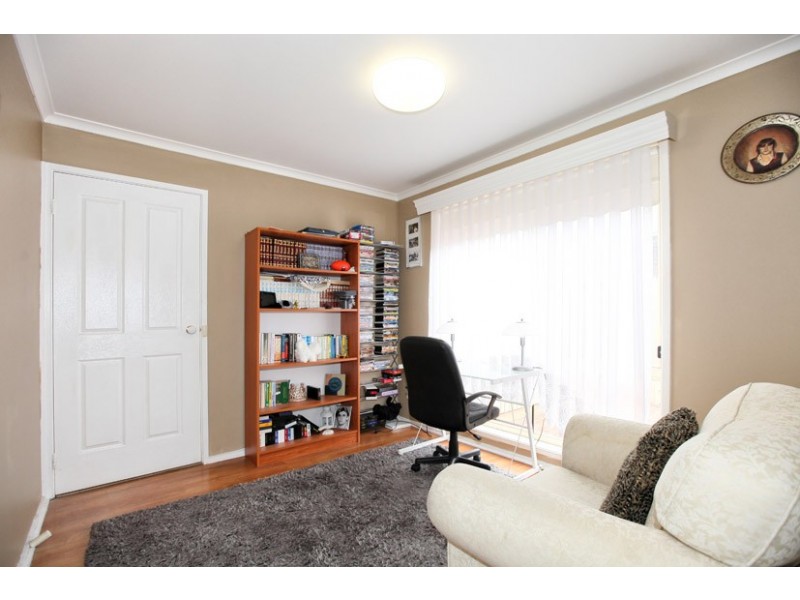 24 Rearden Crescent, Roxburgh Park VIC 3064