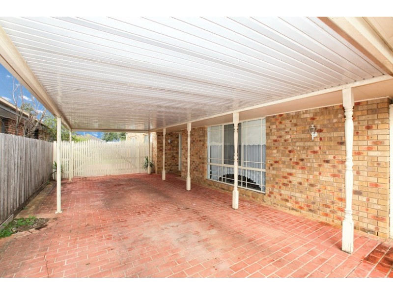 24 Rearden Crescent, Roxburgh Park VIC 3064
