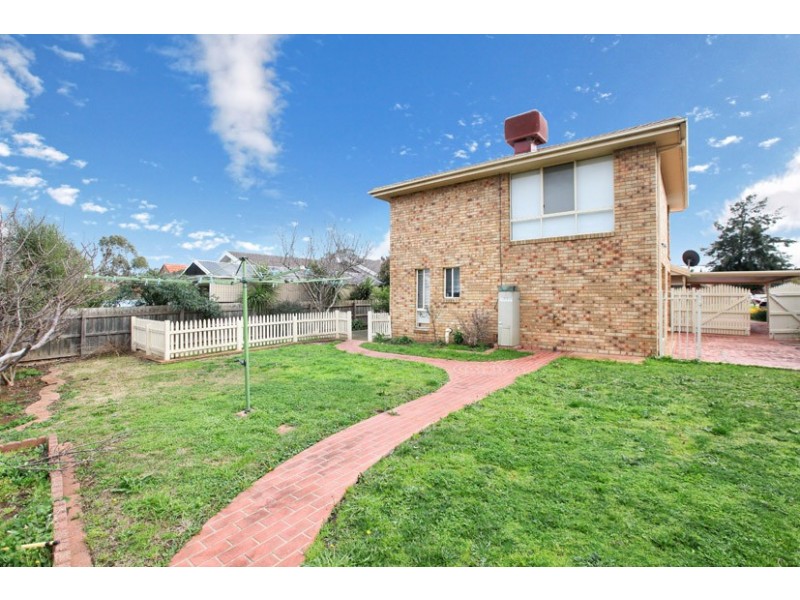 24 Rearden Crescent, Roxburgh Park VIC 3064