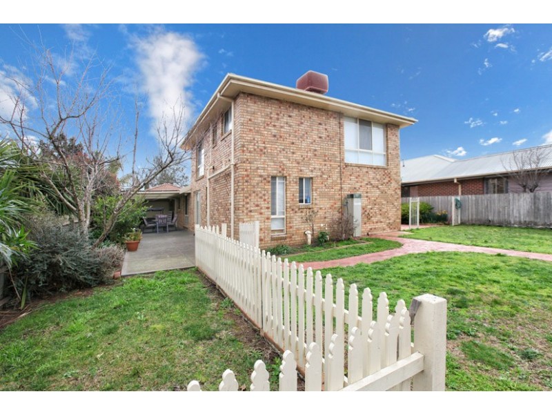 24 Rearden Crescent, Roxburgh Park VIC 3064